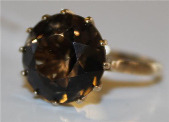 Citrine cocktail ring,  9ct gold setting(-)